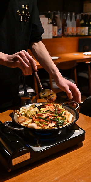 たきにくを調理する様子